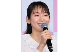 吉岡里帆、へそチラミニスカコーデに「神々しい」「この世の美の極致」の声 画像