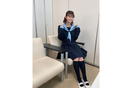 井口綾子、可愛すぎるセーラー服姿を披露！ 画像