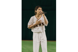 足立佳奈、読売ジャイアンツのイベントで圧巻の歌声を披露！ 画像