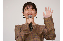 小芝風花、成田凌の奇行に戦慄「怖い！何か祓ってる！」 画像