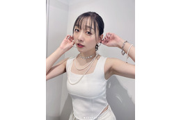 元SKE・須田亜香里、スタイル際立つ真っ白コーデ 画像