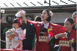 成田山新勝寺で恒例の節分豆まき！白河れい、子役の永尾柚乃らも登場 画像