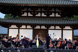 絢香、世界遺産・薬師寺でシンフォニックコンサート