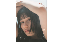 大久保桜子、新作写真集タイトルは「人 隣」　2種類の表紙も解禁 画像