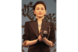 米倉涼子、40代最後の誕生日を報告！美しすぎる近影に絶賛の声 画像