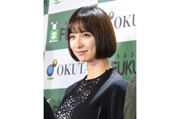 篠田麻里子、AKB48のミニスカ衣装披露！「可愛い過ぎ」「現役でいけます」 画像