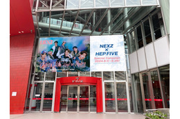 NEXZ、大阪・梅田のランドマーク “HEP FIVE”をジャック 画像