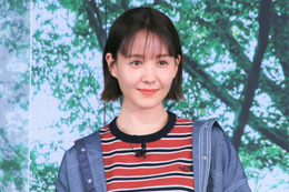 “新婚”トリンドル玲奈、夫・山本直寛の30歳バースデーを祝福！ 記念のウエディングショットも 画像