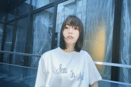 のん、Tシャツ×太めデニムのシンプル私服コーデ公開 画像