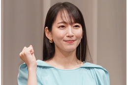 吉岡里帆、貴重なメイクシーン投稿！「永遠に見れます」「どんどん綺麗に…」 画像