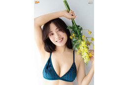 卒業間近のSKE48・斉藤真木子、『ボム』ラストグラビアで7年ぶりの水着撮影！ 画像