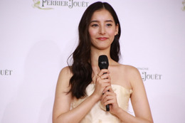 新木優子、“ロリータ風”コーデで可愛さ全開！ファン「中世のお姫様みたい」「ため息しか出ん」 画像