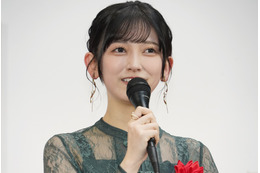 乃木坂46・池田瑛紗、シックなワンピース姿でテープカットイベントに登場「本当に光栄です」