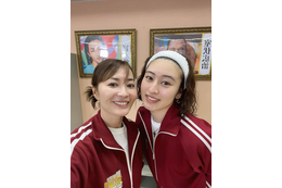 新山千春、長女と“すっぴん親子ショット”公開!「美しい親子」「すっぴんでも輝いてる」 画像