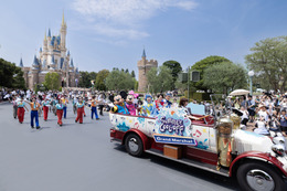 Mrs. GREEN APPLEが東京ディズニーランドにサプライズ登場!「幸せな気持ちでいっぱい」 画像
