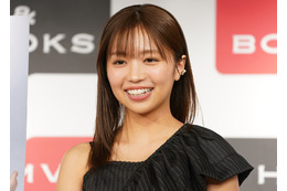 大原優乃、トップレスで花束抱える大胆カットが公開に 画像
