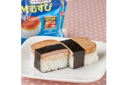ハワイの絶品グルメが集結!ファミマ、SPAMむすびやロコモコなど12品が新登場 画像