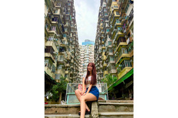 「香港最高」元NMB48・白間美瑠、香港で美脚映えるオフショット 画像