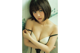 元SKE48・北野瑠華、水着姿で美谷間見せ!『グラぱらっ!』コラボ写真集表紙が公開 画像