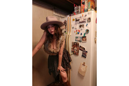 村重杏奈、胸元セクシーなカウガールに!