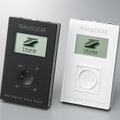 TRANSGEAR HMP-100。新曲のデータは、MagicSync機能を使って携帯電話からMusicIDデータベース（4,000万曲収録）にアクセスし、ID3タグとして曲ともに記録できるのが特徴だ