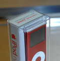 iPod nano （PRODUCT） RED Special Editionのケースには、赤い文字で「（PRODUCT） RED Special Edition」と印字されている