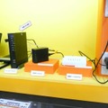 KDDIのブース。一番右にあるのが同軸ケーブル用モデムで、隣の黒いボックスがPLCアダプター