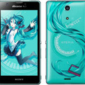 背面に初音ミクの髪をコラージュしたデザインを採用「Xperia feat. HATSUNE MIKU」が18日から発売