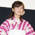 会場で浴衣姿を披露した真野恵里菜