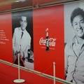 新宿駅のメトロプロムナードで開催された“Coke & Me”撮影体験イベント