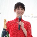 佐々木希、結婚を祝福され照れ笑い！家庭料理では「彩も勉強中」