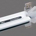 NEC、二軸回転機構を採用したa/b/g対応USBスティック型無線LANアダプタを発売 画像