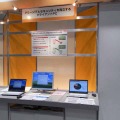 展示では、本システムを導入することによって削減できる消費電力や紙の量をアピールしている