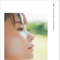 人気グラビアアイドル・真奈の最新写真集が発売決定！青がテーマの爽やかな1冊