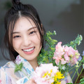相楽伊織、デジタル写真集が本日発売！咲き誇る花の美しさを体現