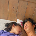 パンサー尾形と娘の添い寝ショットに「癒されます」「可愛い」の声 画像