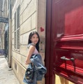 パリの街に映える！出口夏希、ミニスカデニムの美スタイルでパリ散策 画像
