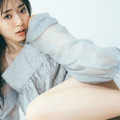 「日本イチ可愛い30歳！」鈴木愛理、シースルー衣装で大人っぽく