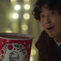 賀来賢人が出演する新TV CM「クリスマス早割予約『待ちきれない』」篇