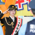 渋谷警察署の1日警察署長に就任した井本彩花