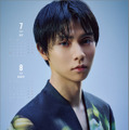 約タテ60cm×ヨコ42cmの大迫力で部屋を彩る大判壁掛けタイプ(7-8月)『2026年版 羽生結弦 カレンダー』