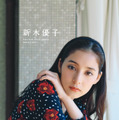 表紙(ポスター)『新木優子オフィシャルカレンダー2026.4-2027.3』©︎SDP