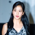 BLACKPINK・ジスがビハインドカット公開、完璧なビジュアルで魅了