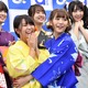 大原優乃が浅川梨奈の「なでなで」に歓喜、初のグラビア共演のエピソードを明かす 画像