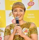 丸山桂里奈、全身ゴールドのチアリーダー姿を披露「2020年、絶対、結婚したいです」 画像