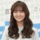 豊田ルナ、新作カレンダーのお気に入りは白のワンピース水着「懐かしい気持ちになれて」 画像