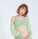 鈴木奈々、胸の谷間あらわなランジェリー姿と現在の体重を公開 画像