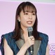 宇垣美里の谷間ちら見せの赤ドレスに「セクシー」「美しい！」 画像