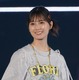 日向坂46・小坂奈緒、始球式でノーバン投球！ 画像