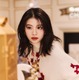 「素敵すぎ」出口夏希、シャネルのクリスマスニット姿が好評 画像